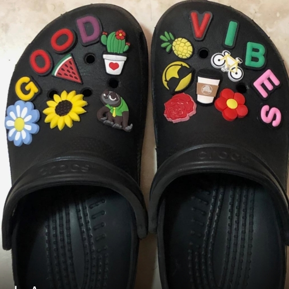 croc charms aesthetic